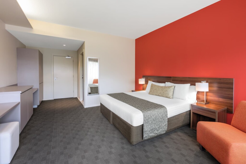Mantra-Hobart-Airport-Accessible-Guest-Room